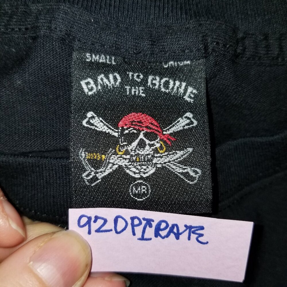 Bahamas Atlantis NWOT Black Jolly Roger Skull-and-Crossbones Gallows Humor Tshir - Picture 9 of 10